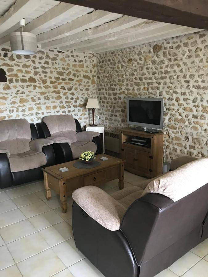 Location de vacances pour 5 personnes, avec Terrasse ainsi que Jardin et Piscine à Suaux - 4