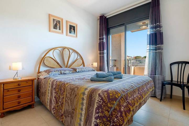 Ganze Wohnung, Spacious family apartment on Costa Daurada shore in Vandellòs i l'Hospitalet de l'Infant, Costa Dorada