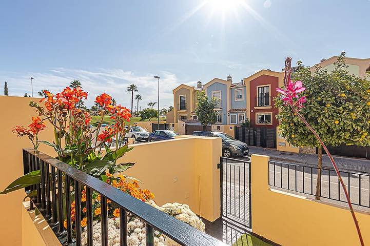 Chalet für 8 Personen, mit Balkon und Terrasse sowie Garten in Malaga