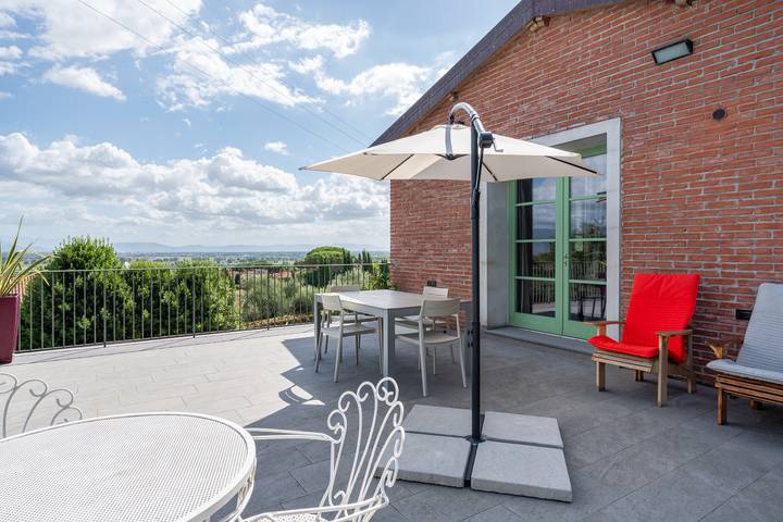 Agriturismo per 5 persone, con balcone e giardino in Capannori