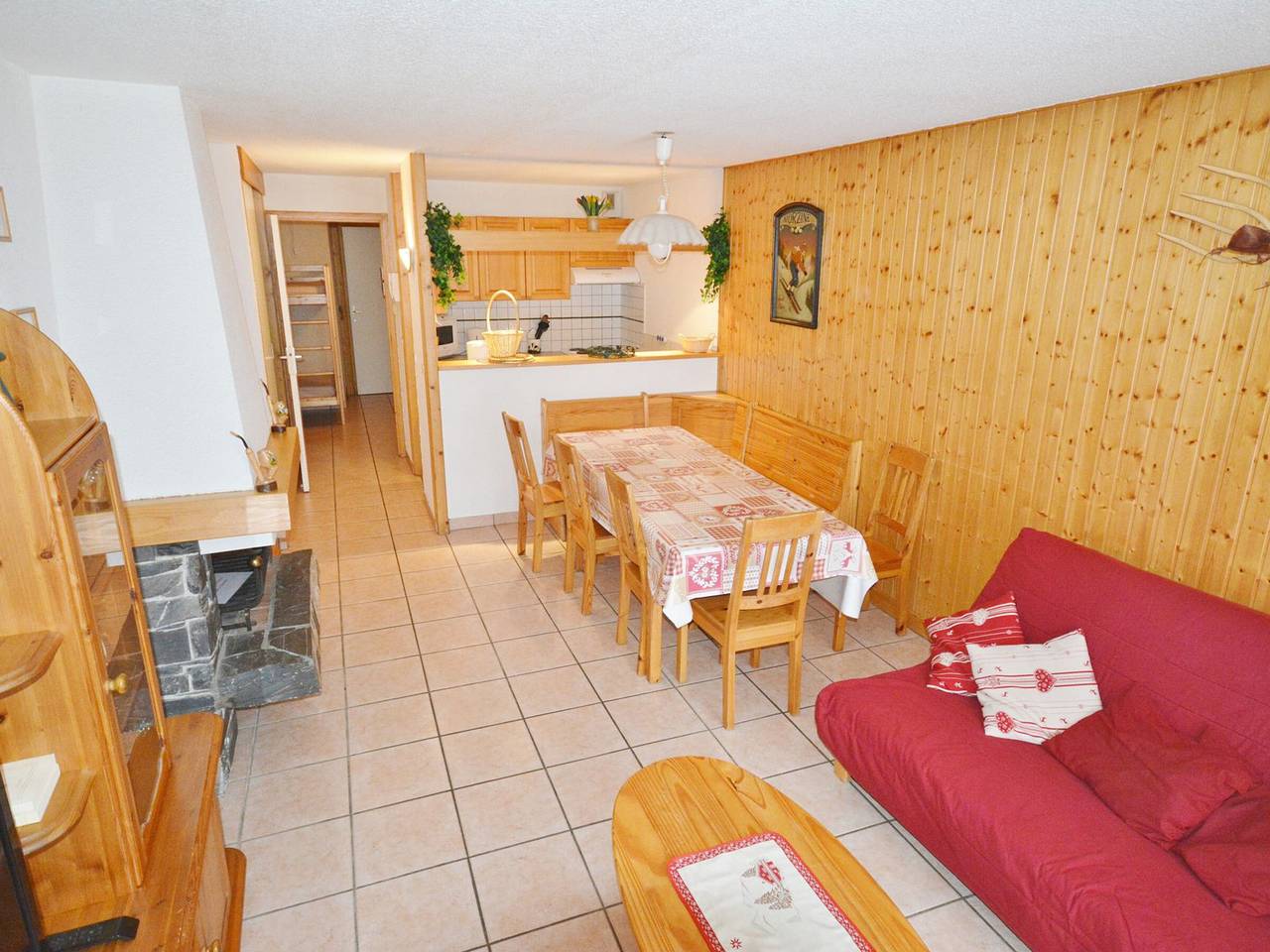 Entire apartment, Perfect Location: Cozy 2-Br Apartment for 6, Near Ski Slopes, Balcony, Parking in Morzine, Les Portes du Soleil
