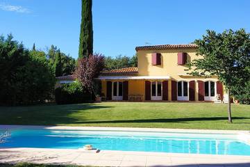 Location de vacances pour 6 personnes, avec jardin et terrasse à Fuveau