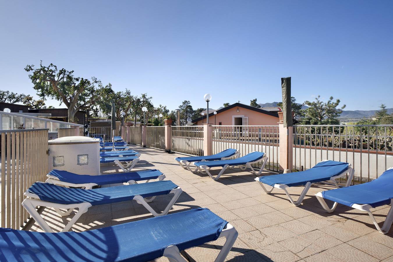 Studio entier, Studio "Monolocale Con Soppalco 43" avec piscine partagée, terrasse privée et Wi-Fi in Salea (Albenga), Albenga