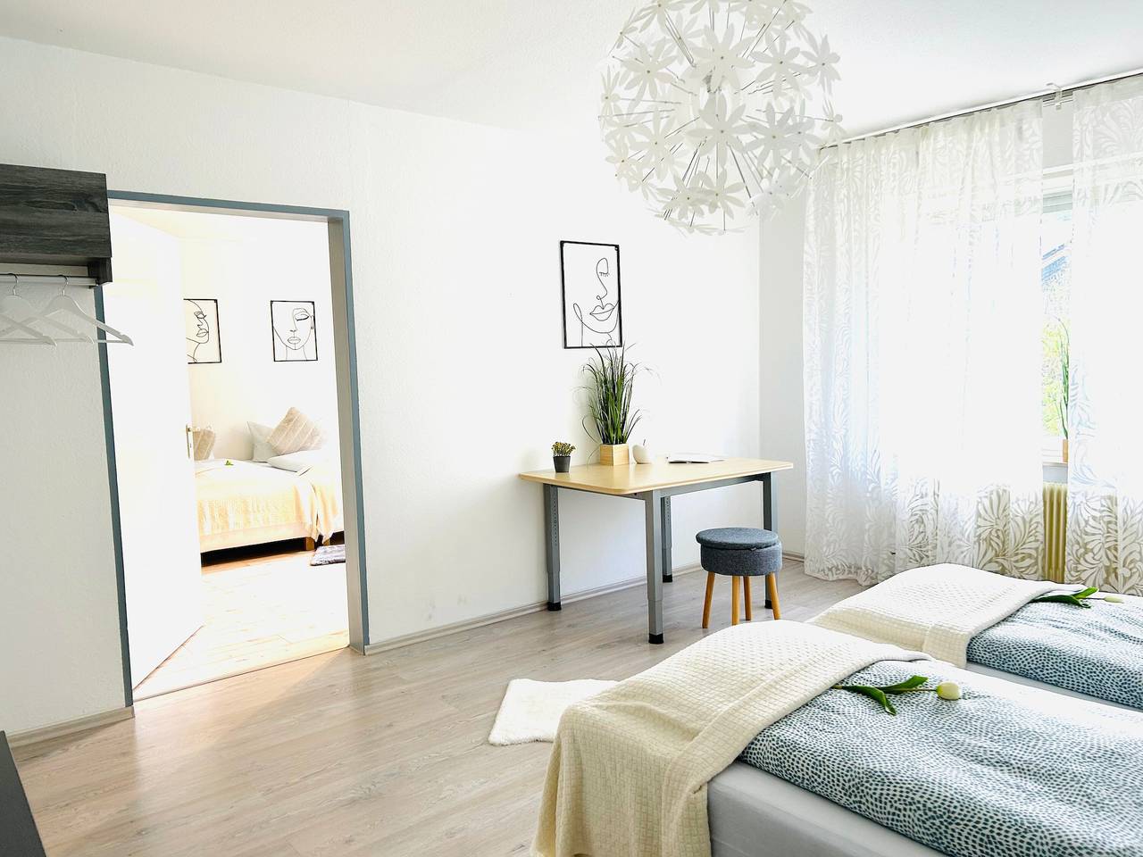 Ganze Wohnung, Ferienwohnung Albglück 1 mit zwei Schlafzimmern, Balkon, 5 km Burg Hohenzollern in Hechingen, Neckar-Alb