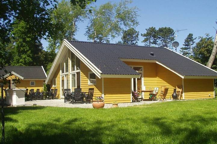 Cottage for 12 people, with Terrace and Garden as well as Sauna in Denmark