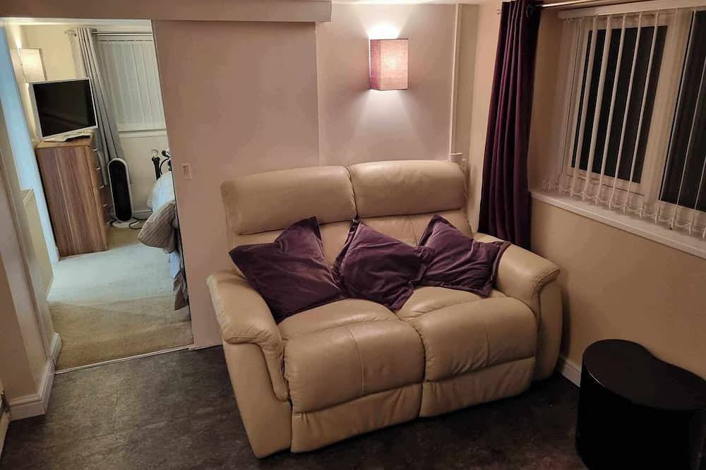 Entire apartment, Ann's Garden Flat, Llandudno and Conwy. Quiet Residential Area, Self Contained in Deganwy, Conwy region