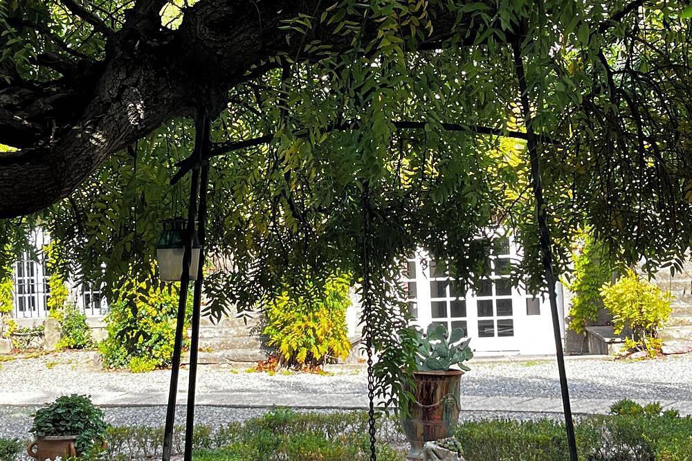 Appartement 130m2 dans l'aile du Château 8 personnes 3 chambres, cuisine équipée in Floure, Région de Carcassonne