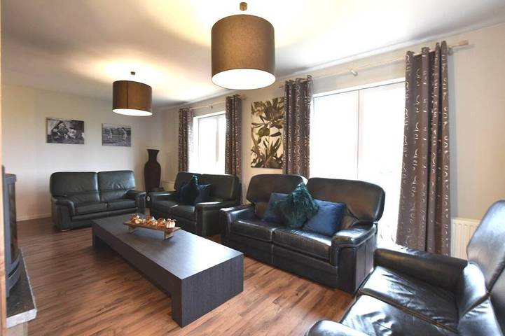 Location de vacances pour 14 personnes, avec terrasse ainsi que jacuzzi et jardin dans Roesbrugge-Haringe