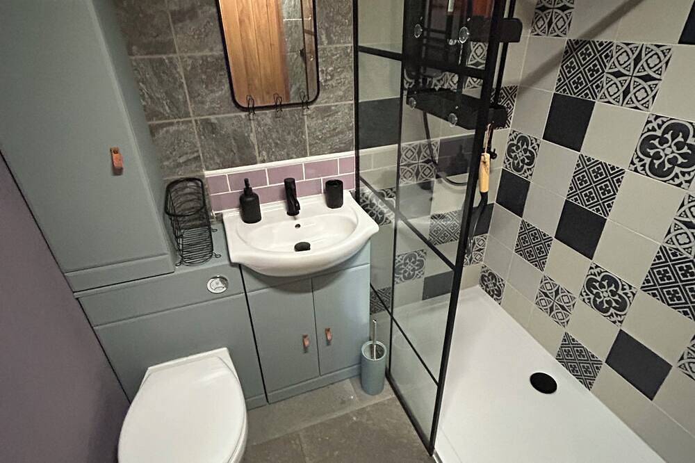 Centrally located cosy cabin in the heart of Chichester close to all attractions in Chichester, West Sussex