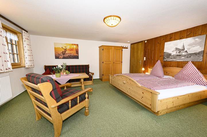 Ferienwohnung für 2 Personen, mit Garten, kinderfreundlich in den Alpen