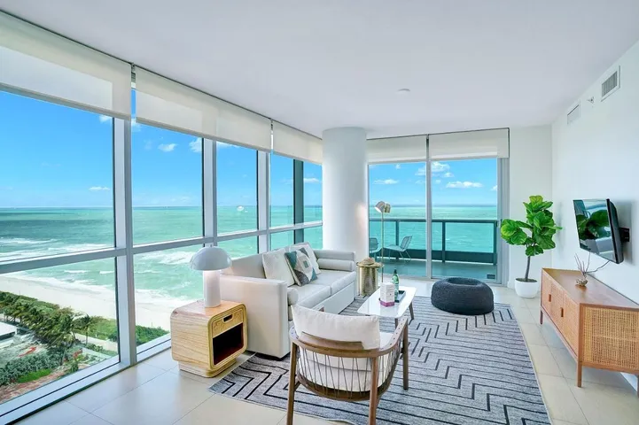 Apartamento de vacaciones para 4 personas, con balcón y piscina además de sauna y jacuzzi - 1