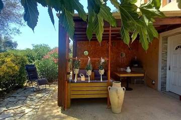 Gîte pour 2 personnes, avec jardin à Afa