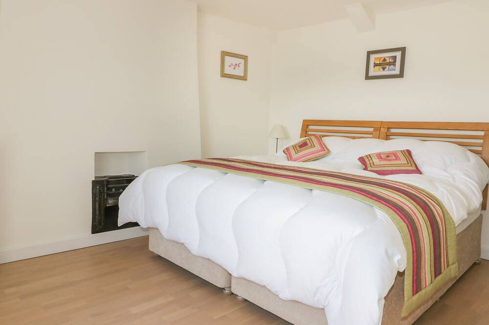 Puffin Cottage, country holiday cottage, with open fire in St Mawes in St Mawes, Cornwall