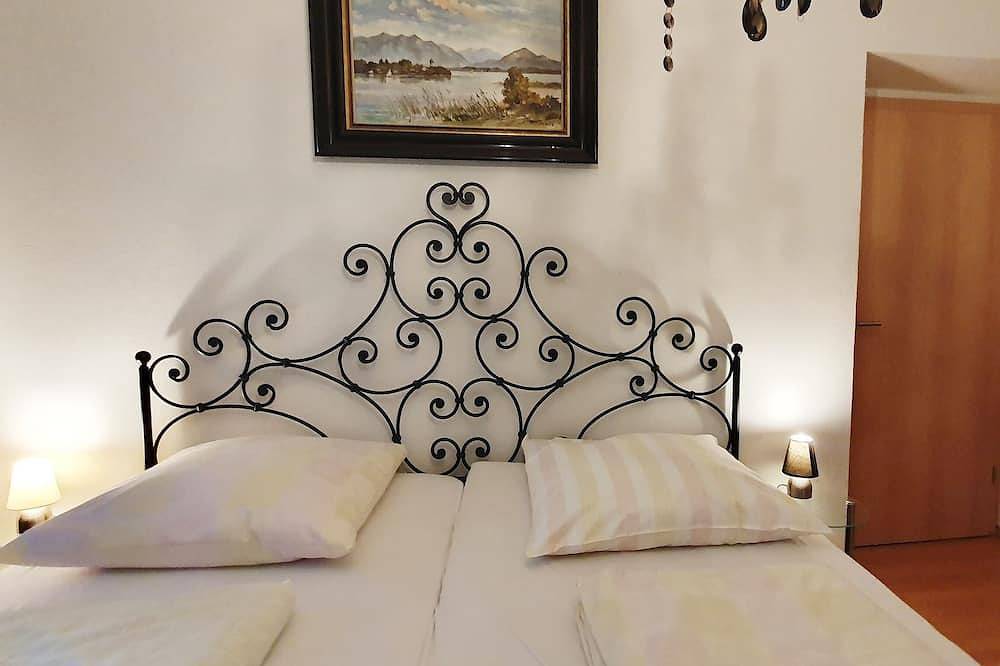 Ganze Wohnung, Ferienwohnung im 1. Obergeschoss, 65m², 2-5 Personen, Nichtraucher, Balkon in Traunstein, Chiemsee