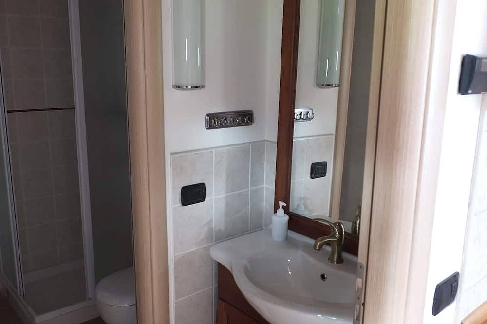 Appartement entier, Ferme Avec Jardin Clos entouré par les bois pour la marche Vues in Albareto, Apennin Parmensan