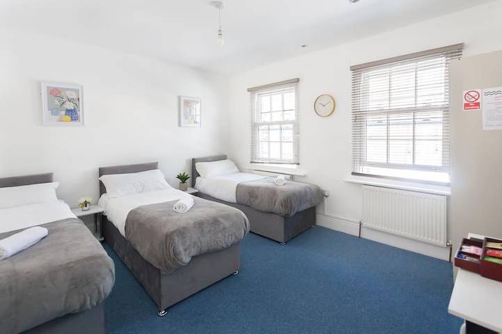 Bed and breakfast for 3 people in London