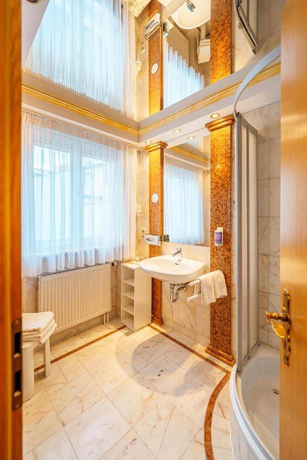 Hotel für 2 Personen, mit Garten und Pool, mit Haustier in Altötting - 2