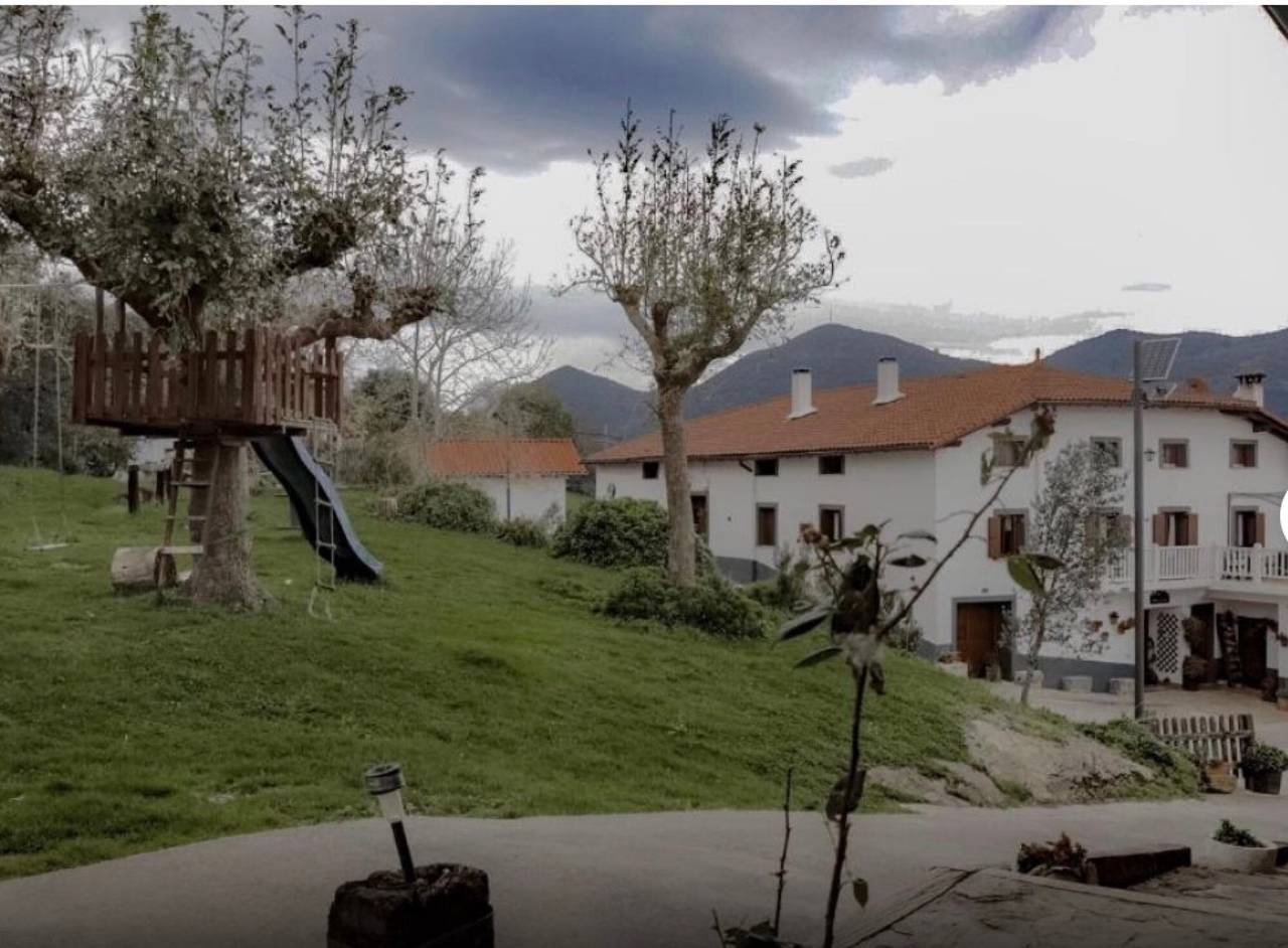 Casa vacanze con vista montagna, giardino privato e Wi-Fi in Deba, Ruta del flysch