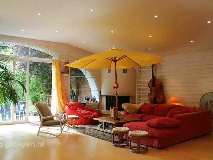 Location de vacances pour 8 personnes, avec Balcon/Terrasse et Jacuzzi ainsi que Terrasse et Jardin à Montluçon - 2