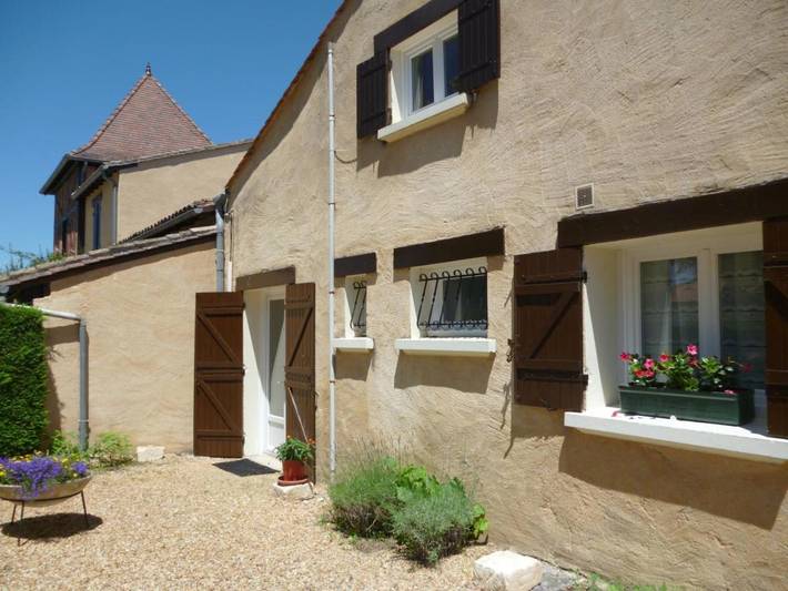 Location de vacances pour 4 personnes, avec piscine ainsi que vue et jardin à Le Pizou - 3