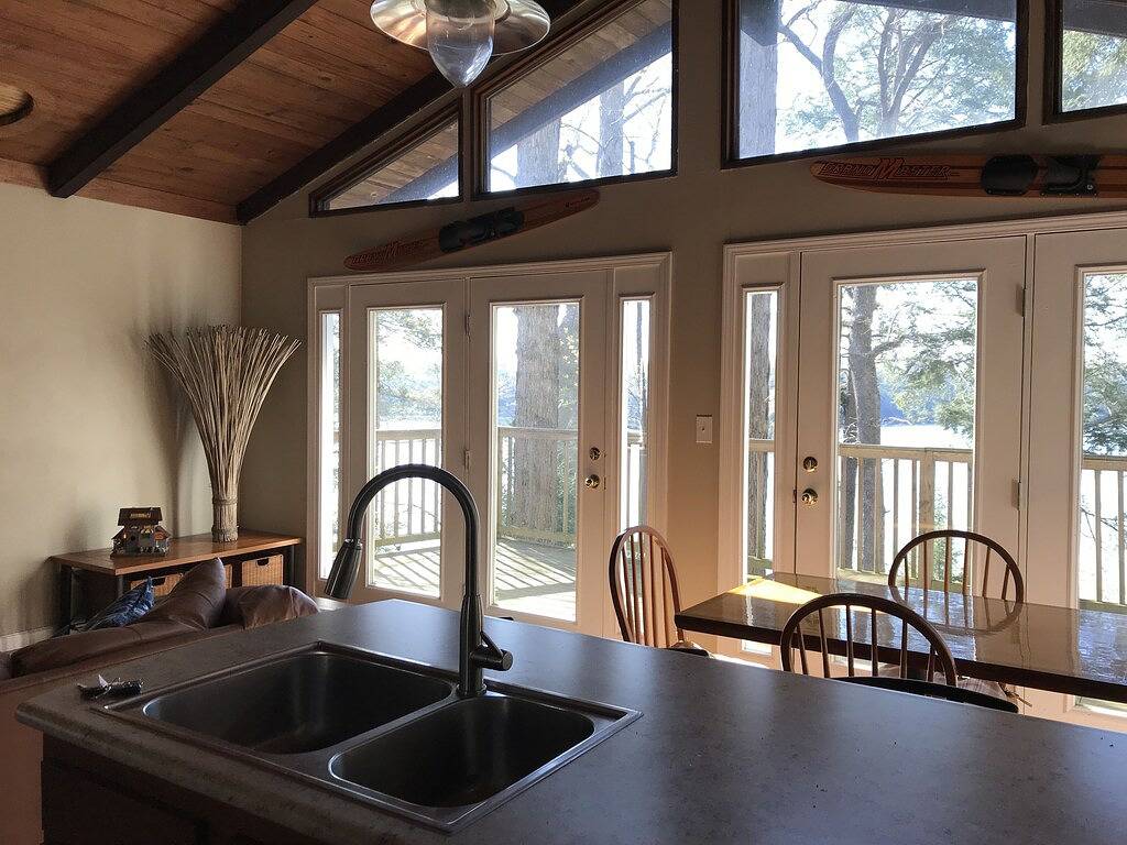 Haus am See mit Gemeinschafts-Bootsrampe. In der Nähe der Yachthäfen und der Stadt und doch privat. in Lake Cumberland