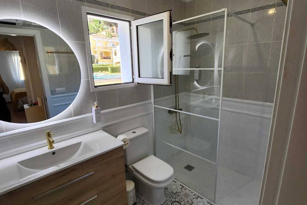 Escape to the heart of a golf course: House with sea and mountain views in La Sella, Pedreguer