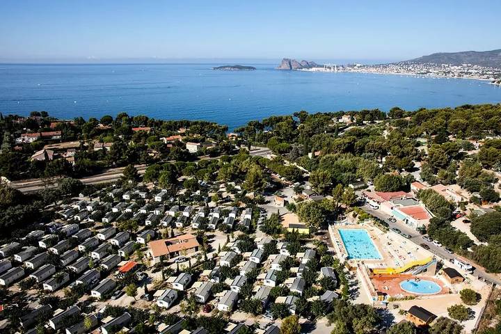 Location de vacances pour 4 personnes, avec Terrasse et Piscine à la La Ciotat