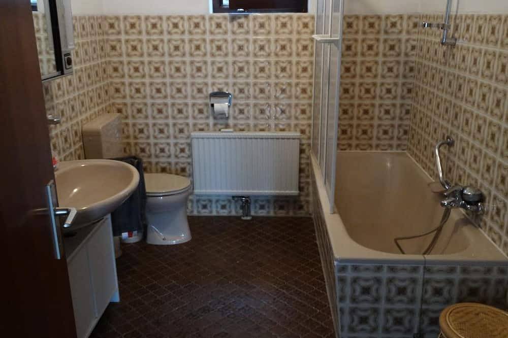 Ganze Wohnung, Ferienwohnung am Sonnenhang: Erdgeschoss - Ferienwohnungen am Sonnenhang in Reuschenbach, Hausen (Wied)
