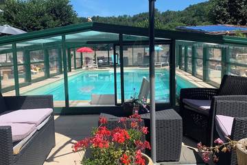 Gîte pour 8 personnes, avec terrasse à Aubin