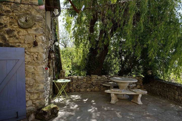 Location de vacances pour 6 personnes, avec jardin et terrasse à Lurs