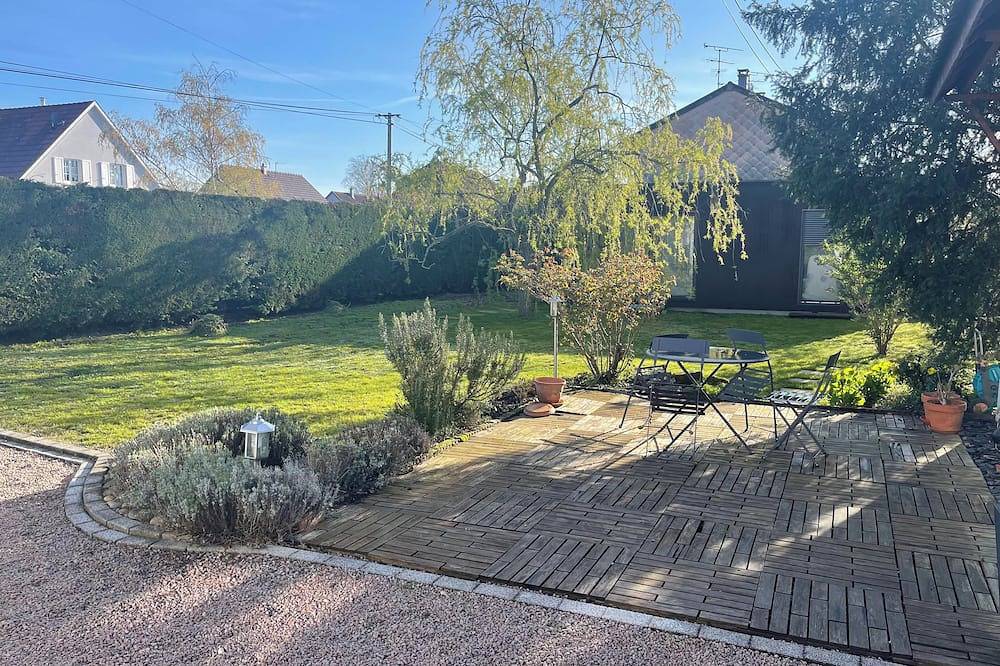 Logement de charme tout neuf et très bien équipé situé dans jardin privé. in Kingersheim, Région de Mulhouse