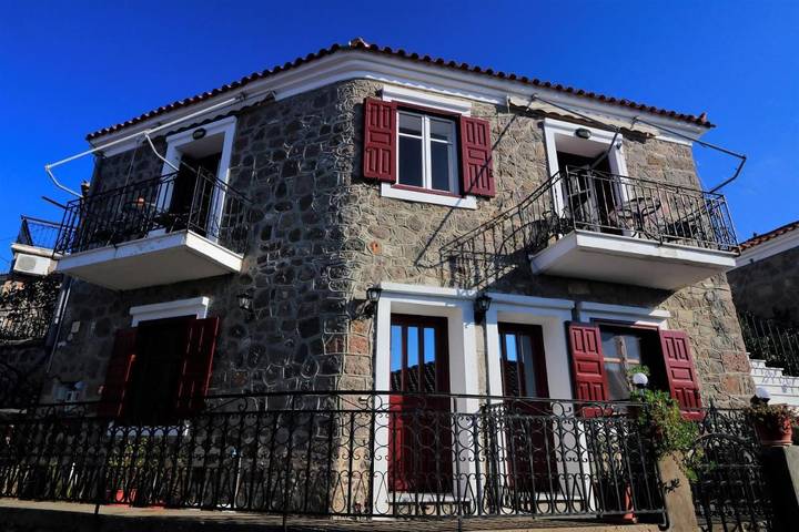 Vakantiewoning voor 3 personen, with Balkon and Terras as well as Tuin and Uitzicht in Lesbos