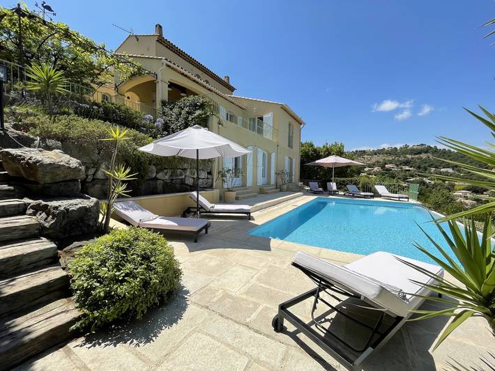 Gîte pour 10 personnes, avec piscine, adapté aux familles à Les Adrets-de-l'Estérel