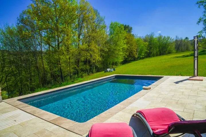Location de vacances pour 6 personnes, avec terrasse ainsi que jardin et piscine à Castels - 2