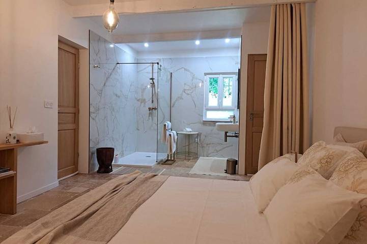 Chambre d’hôte pour 2 personnes, avec piscine et jardin à Grasse
