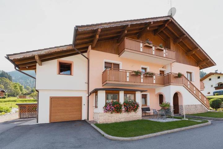 Gîte pour 4 personnes, avec vue et jardin à Transacqua