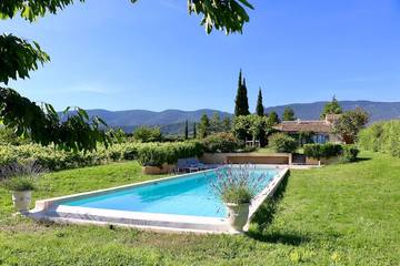 Gîte pour 4 personnes, avec piscine et jardin à Cucuron