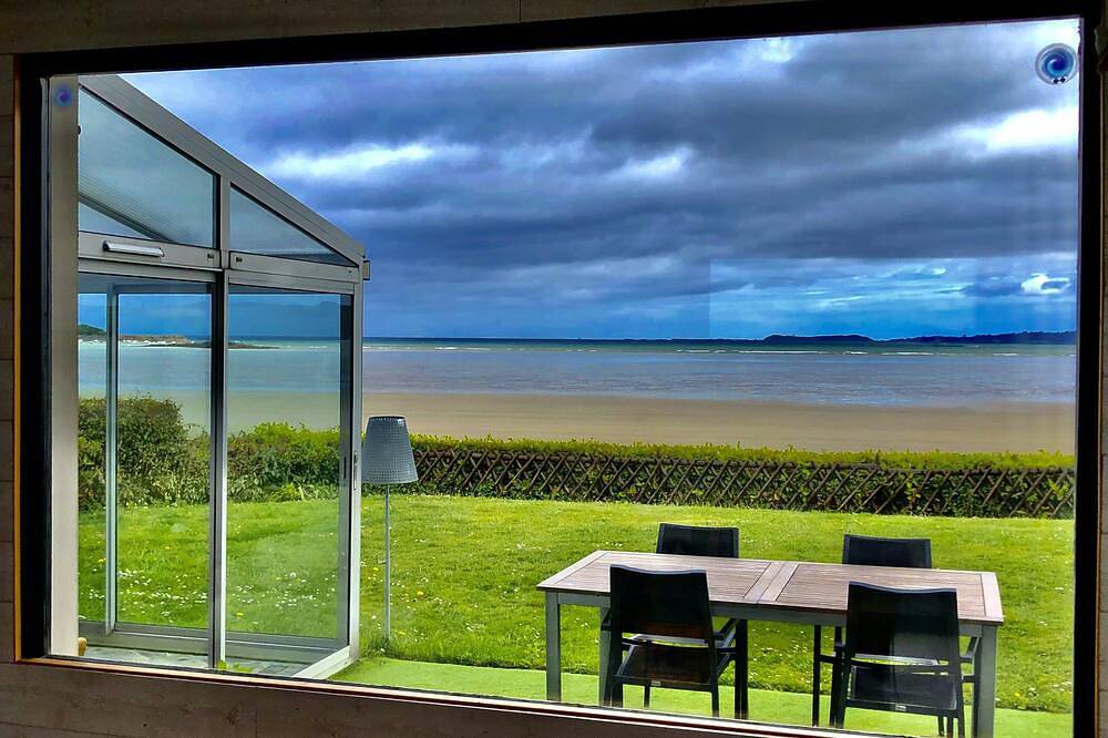 On the Magic Beach in Plestin-les-Grèves, Ceinture Dorée