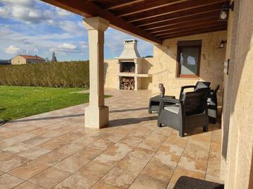 Gîte pour 3 personnes, avec piscine ainsi que vue et jardin à Padrón