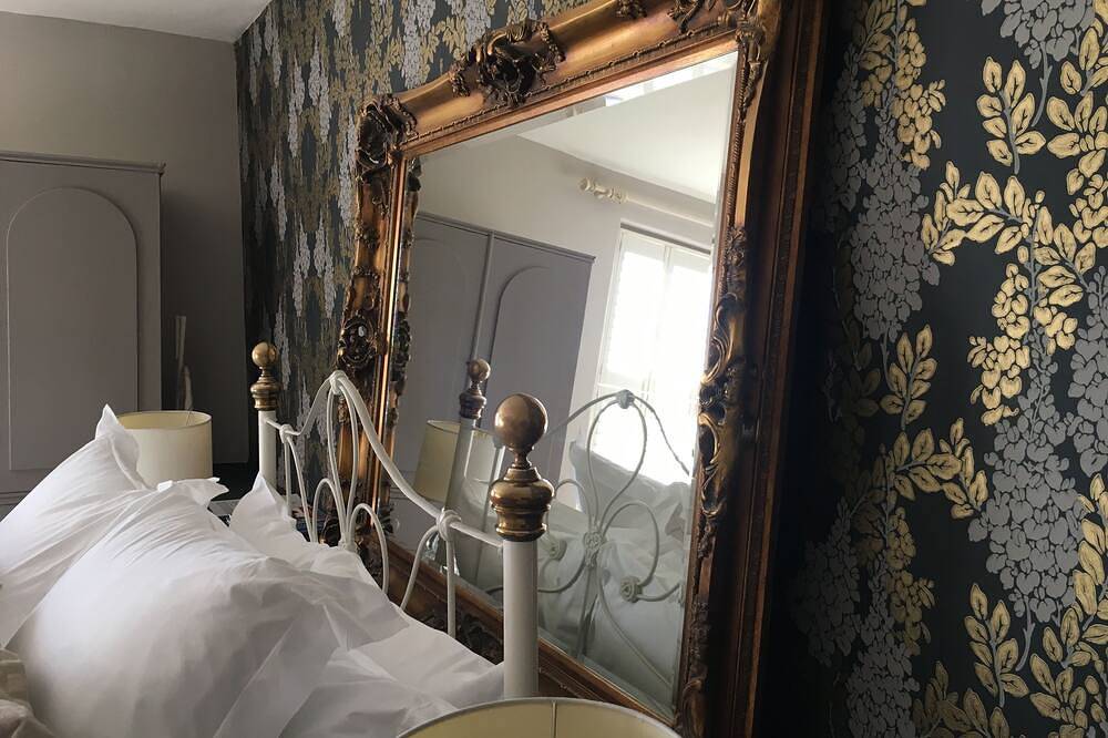 Luxury Double Ensuite Brunyee at Coswarth House in Padstow, Cornwall