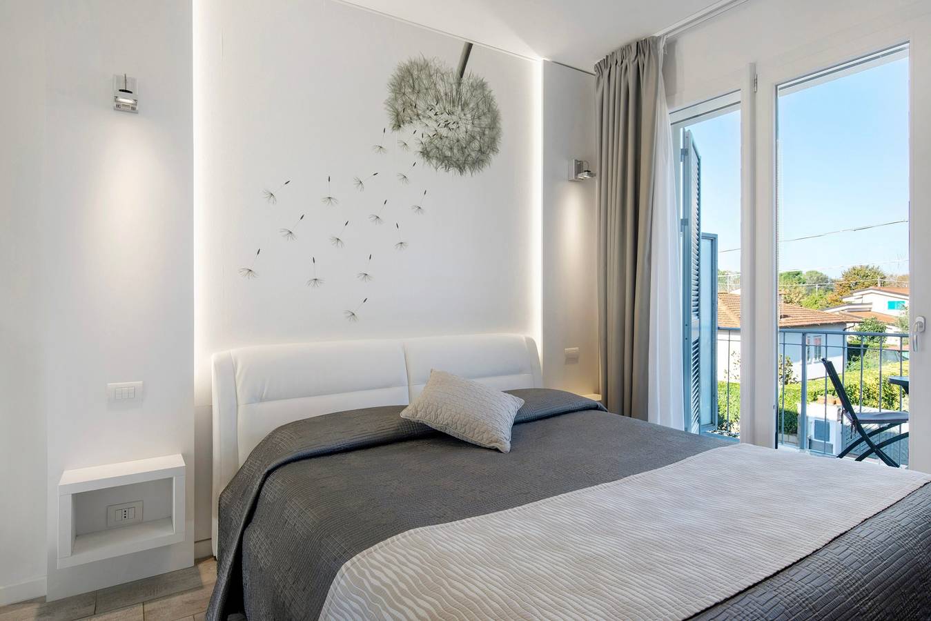 Apartamento entero, Casa de vacaciones 'Villetta La Brise -Versilia' con jardín privado, Wi-Fi y aire acondicionado in Marina di Pietrasanta, Pietrasanta