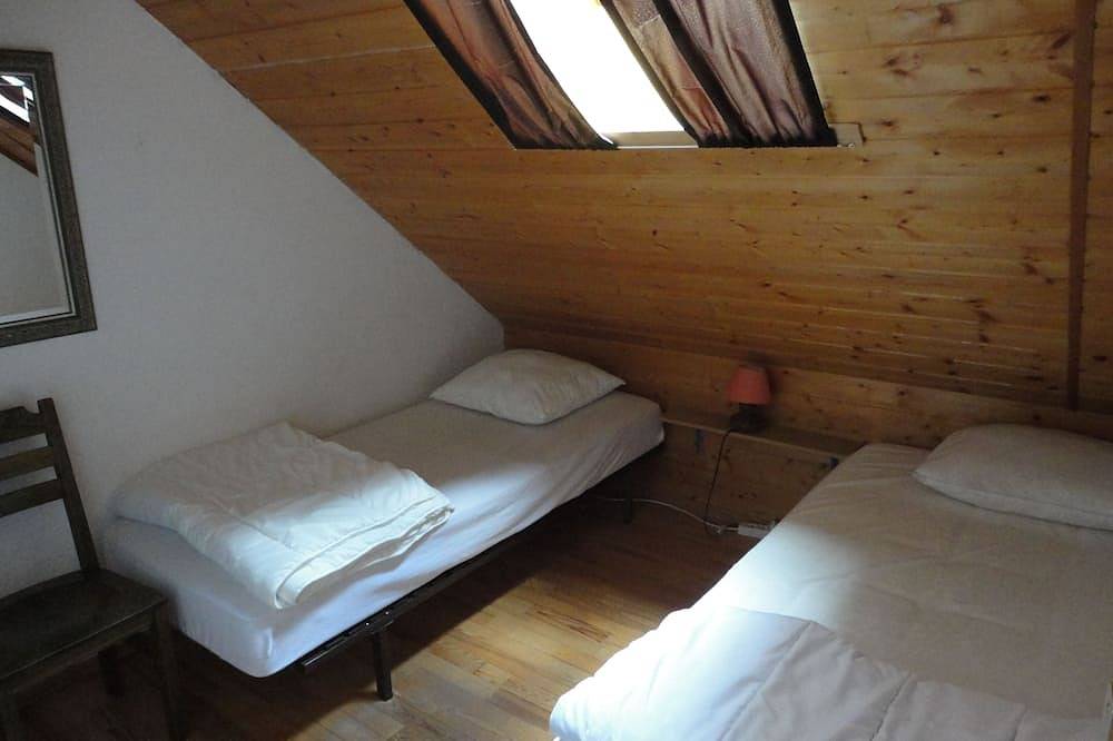 Geheel appartement, Ruim appartement van 70m2 / 6p. in chalet goed gelegen op 500m van het dorp Allos in Allos, Castellane en omgeving