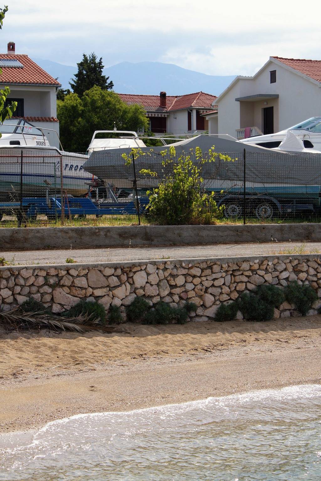 Appartamento intero, Appartamento di due stanze con balcone e vista mare Barbat (Arbe - Rab) A-4993-a in Kaštel (Barbat), Barbat na Rabu