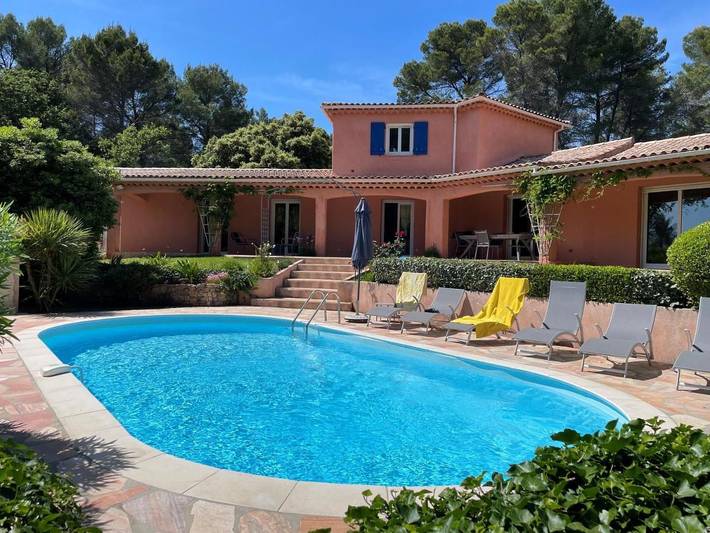 Villa pour 10 personnes, avec piscine et jardin, animaux acceptés à Flayosc