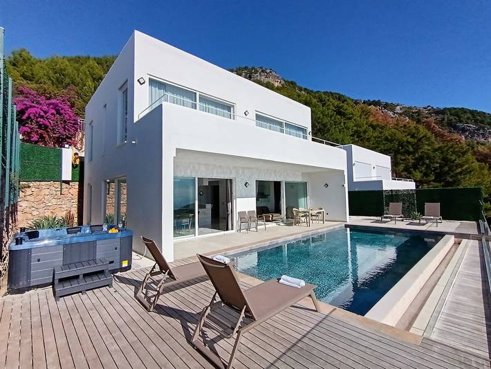 Chalet para 8 personas, con terraza además de piscina y jardín - 1
