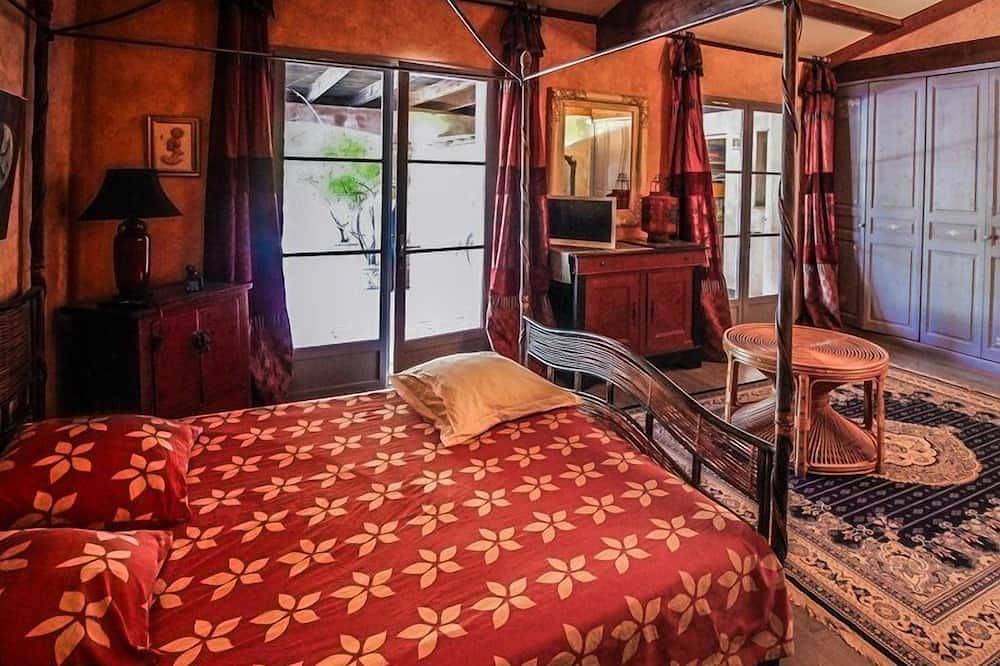 Luxury villa in Aix-en-Provence, private pool, pool house, jacuzzi. in Éguilles, Aix-en-Provence region