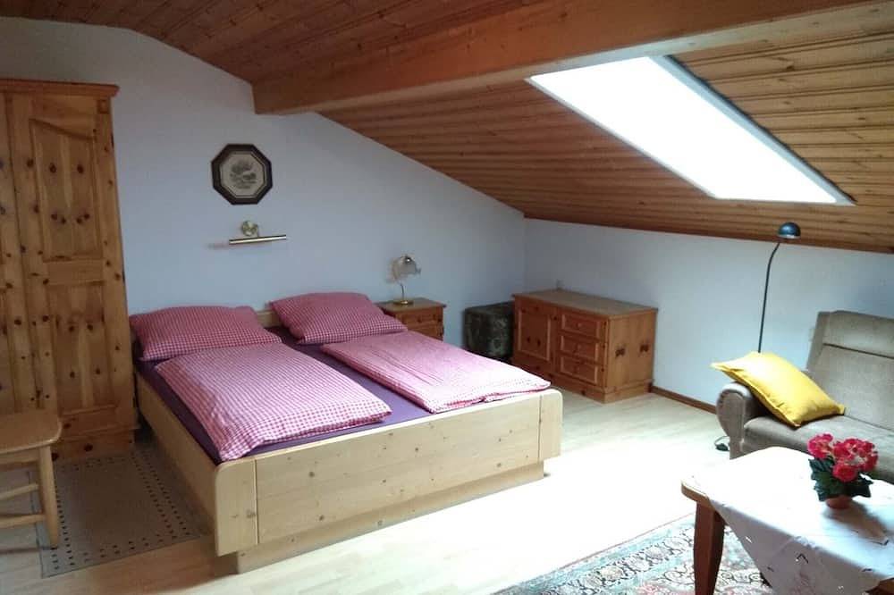 Ganze Wohnung, Ferienwohnung Kampenwand, 55 qm Obergeschoss, 2 separate Schlafzimmer in Riedering, Landkreis Rosenheim