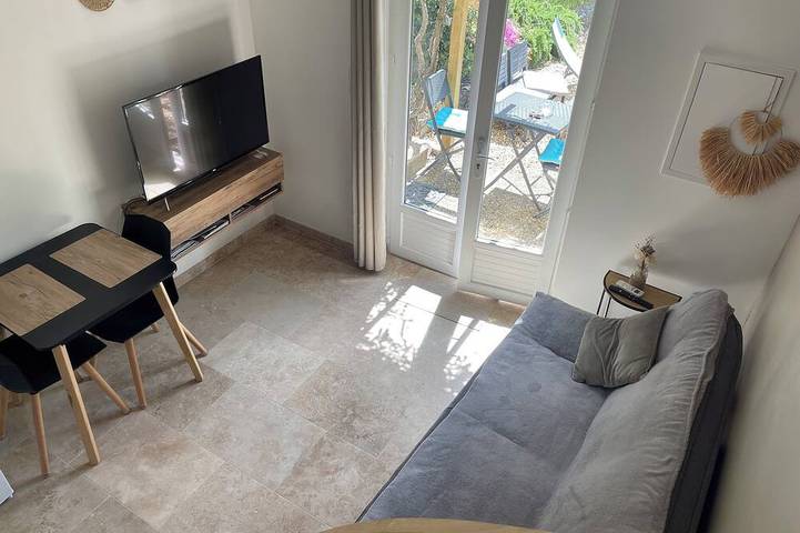Entire apartment, Studio in the pines and swimming pool in Alès, Cévennes