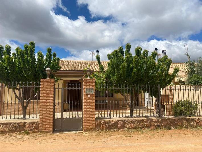 Casa rural para 4 personas, con jardín y vistas, Se admiten mascotas en Ossa de Montiel