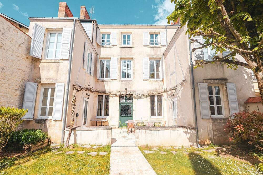 Luxuriöse Stadtvilla mit Spa, Garten und kostenlosem Parkplatz - Perfekt für Freunde & Familie in Châteauroux, Châteauroux und Umgebung